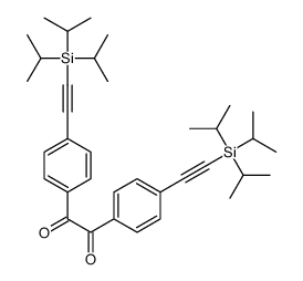 1,2-双[4-[2-三(丙-2-基)硅基乙炔基]苯基]乙烷-1,2-二酮 结构式