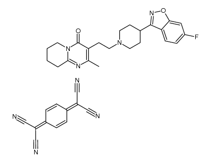 2,2'-(环己-2,5-二烯-1,4-二亚基)二丙二腈与3-(2-(4-(6-氟苯并[d]异恶唑-3-基)哌啶-1-基)乙基)-2-甲基-6,7,8,9-四氢-4H-吡啶并[1,2-a]嘧啶-4-酮(1:1)复合物 结构式