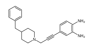 4-[3-(4-苄基哌啶-1-基)丙-1-炔-1-基]苯-1,2-二胺 结构式