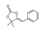 (5Z)-4,4-二甲基-5-苯亚甲基-1,3-二氧杂环戊烯-2-酮 结构式