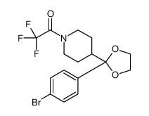 Ethanone, 1-[4-[2-(4-bromophenyl)-1,3-dioxolan-2-yl]-1-piperidinyl]-2,2,2-trifluoro- 结构式